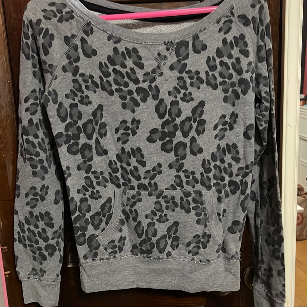 Grey Leopard Sweatshirt size small